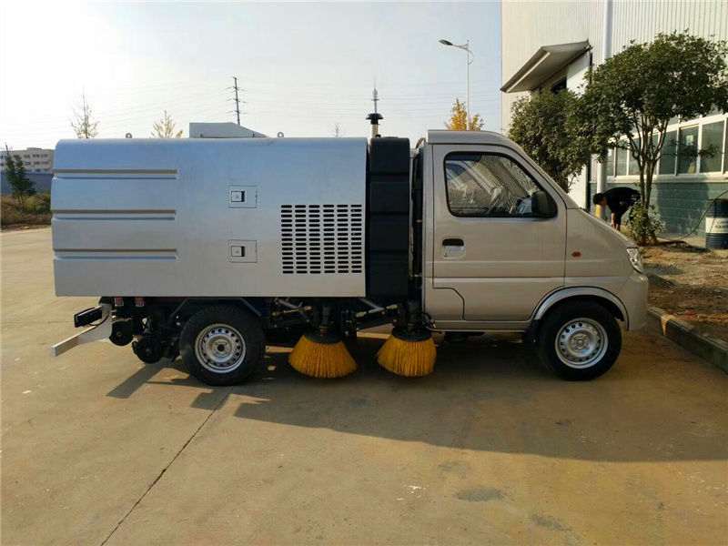 長(zhǎng)安小型掃路車(chē)（0.8水/2塵）