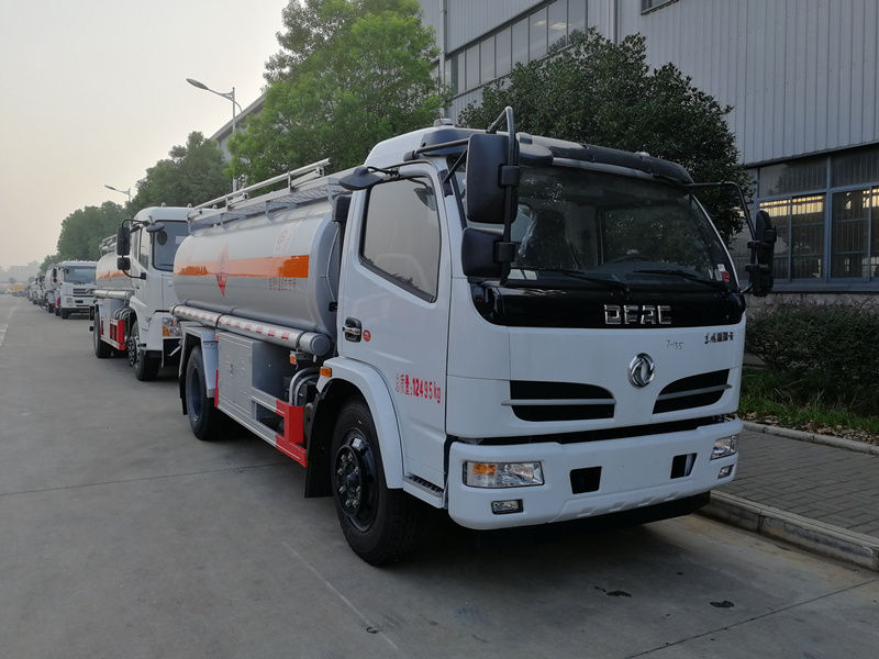 東風多利卡8噸加油車