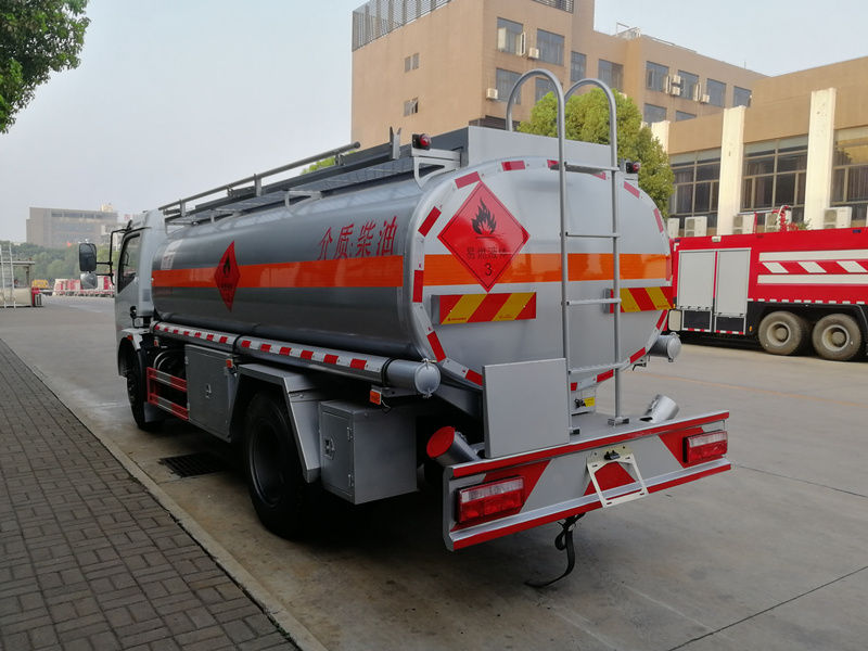 東風多利卡8噸加油車