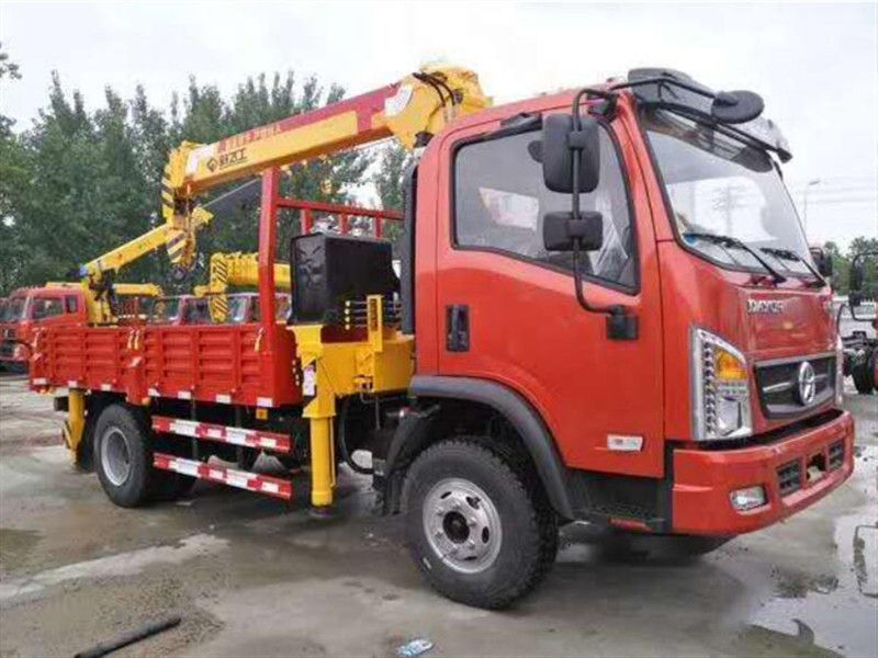 大運(yùn)運(yùn)途新飛工5噸隨車吊