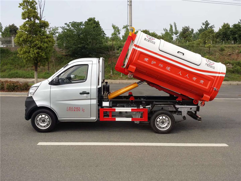 長(zhǎng)安勾臂垃圾車