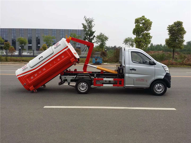 長(zhǎng)安勾臂垃圾車