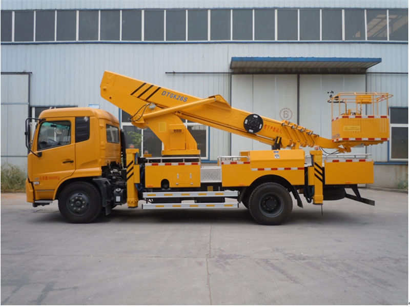 東風天錦28米伸縮臂高空作業(yè)車