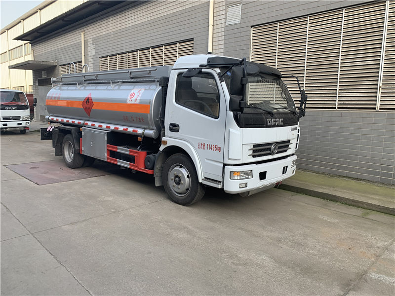 東風多利卡7噸加油車