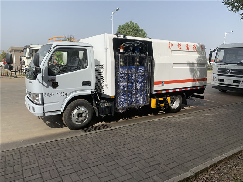 國(guó)六護(hù)欄清洗車(chē)（東風(fēng)多利卡）