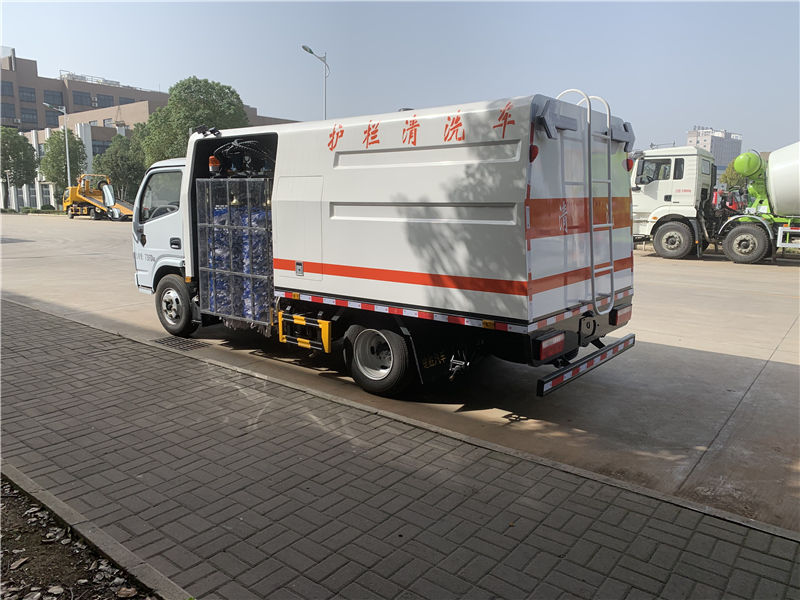 國(guó)六護(hù)欄清洗車(chē)（東風(fēng)多利卡）