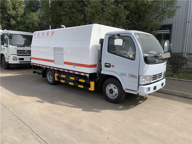 國(guó)六護(hù)欄清洗車(chē)（東風(fēng)多利卡）