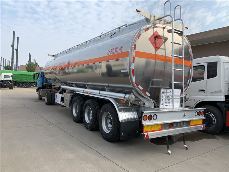 鋁合金半掛油罐車(chē)（32噸鵝頸式）