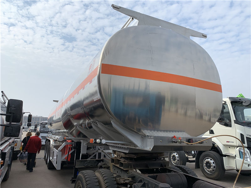 鋁合金半掛油罐車(chē)（32噸鵝頸式）