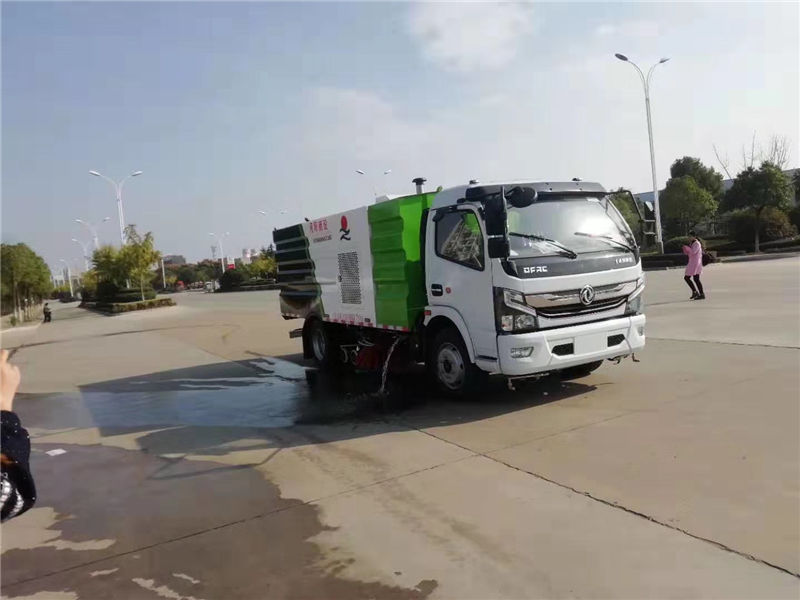東風(fēng)多利卡掃路車（5噸 國六）