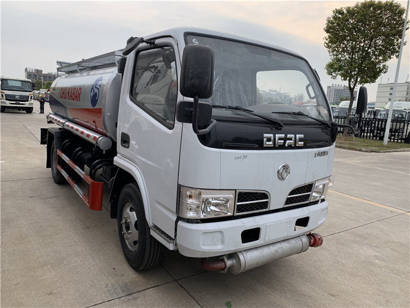 東風(fēng)多利卡4噸加油車(chē)（柴油）