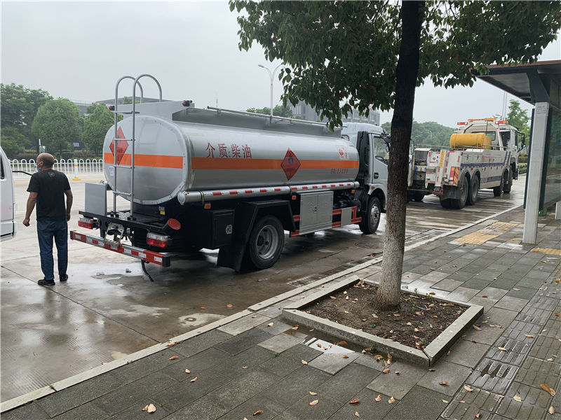東風(fēng)多利卡8噸加油車（國(guó)六 柴油）