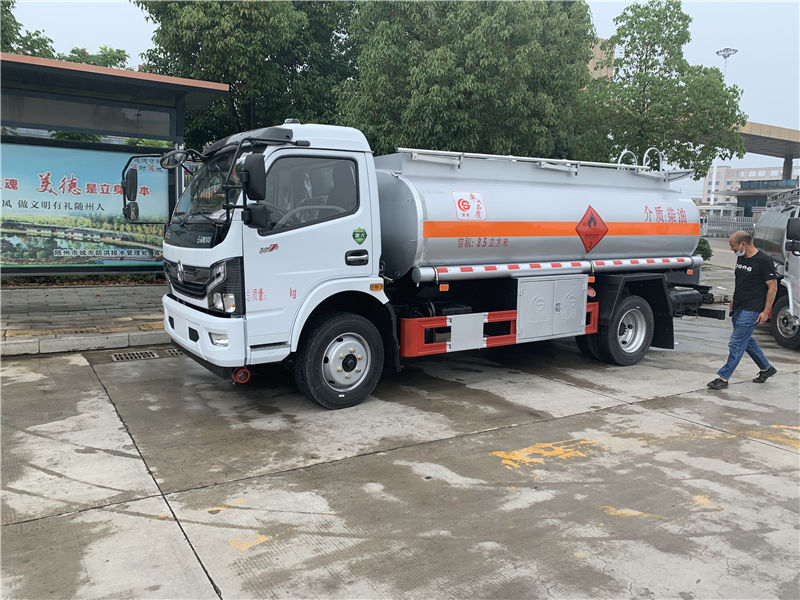 東風(fēng)多利卡8噸加油車（國(guó)六 柴油）